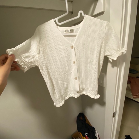 Free if bought $30 - White top - Picture 2 of 3